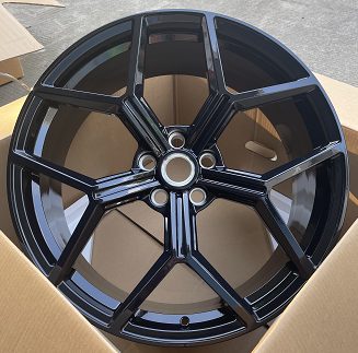 Кованые диски Ju-Tuning DS602 чёрный глянец R20–R22 5x120 на Range Rover, Defender
