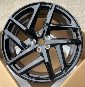 Кованые диски Ju-Tuning C08157 чёрный глянец R22 5x120 на Range Rover, Defender