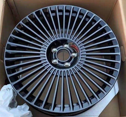 Кованые диски Ju-Tuning HJ0325 чёрный глянец R20–R23 5x108 / 5x120 на Range Rover, Defender