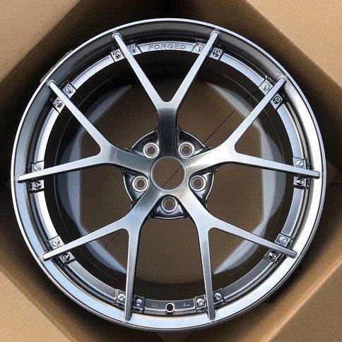 Кованые диски Ju-Tuning HJ1108 чёрный глянец повышенного блеска R18–R19 5x112 / 5x114.3 / 5x120