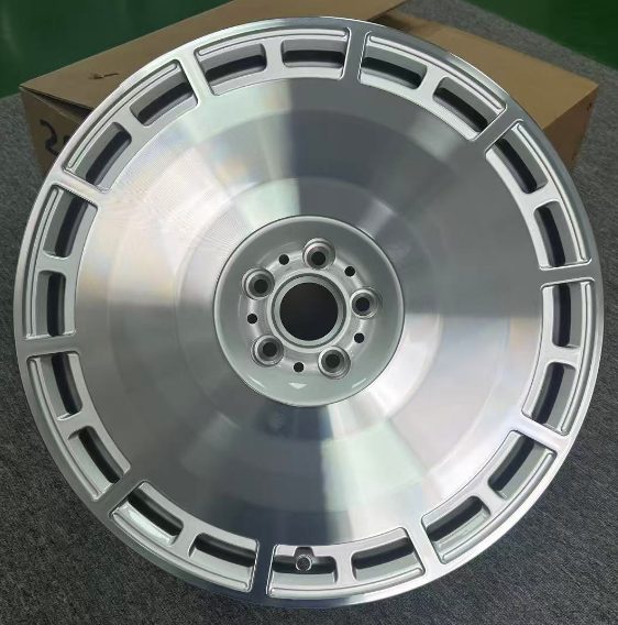 Кованые диски Ju-Tuning CO8067 серебристый R20 5x114.3 на AITO, Li Auto, Xiaomi, Zeekr