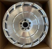 Кованые диски Ju-Tuning HJ0523 чёрный глянец R20–R22 5x120 на AITO, Li Auto, Xiaomi, Zeekr