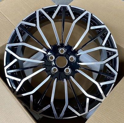 Кованые диски Ju-Tuning HJ0093 чёрный глянец R19 5x114.3 на Camry, RAV4, Lexus