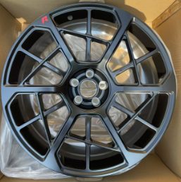 Кованые диски Ju-Tuning HJ0385 чёрный мат красная надпись R19–R22 5x108 на Jaguar, Volvo, Zeekr