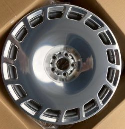Кованые диски Ju-Tuning HJ0456 зеркальная полировка R19 5x108 на Jaguar, Volvo, Zeekr