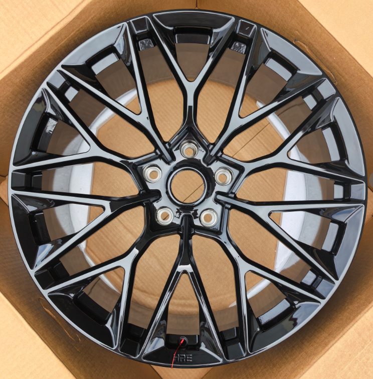 Кованые диски Ju-Tuning RGWX008 чёрный глянец R21 5x130 на Porsche Cayenne, Panamera