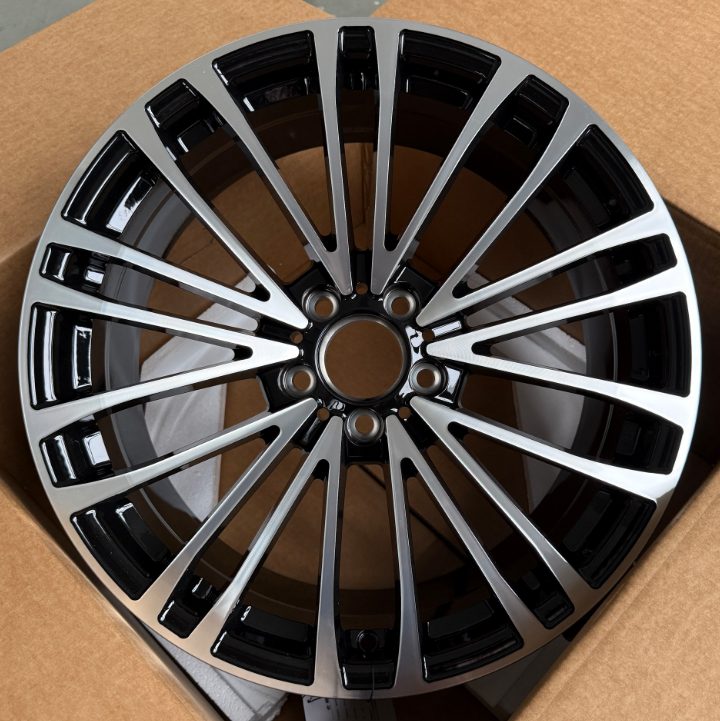 Кованые диски Ju-Tuning RGWC2056 чёрный глянец R19 5x112 на Mercedes C/E/S, GLC, GLE