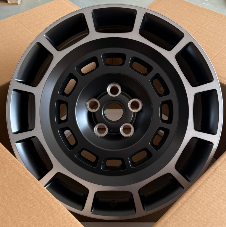 Кованые диски Ju-Tuning RGWC0581C полуматовый чёрный R20–R22 5x120 на Range Rover, Defender