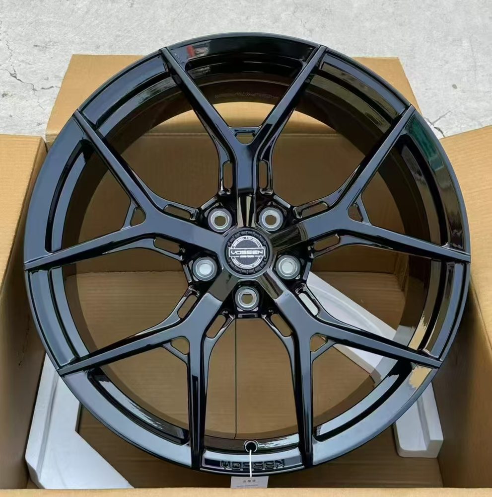 Кованые диски Ju-Tuning RGWC2006 чёрный глянец R21 5x120 на Range Rover, Defender