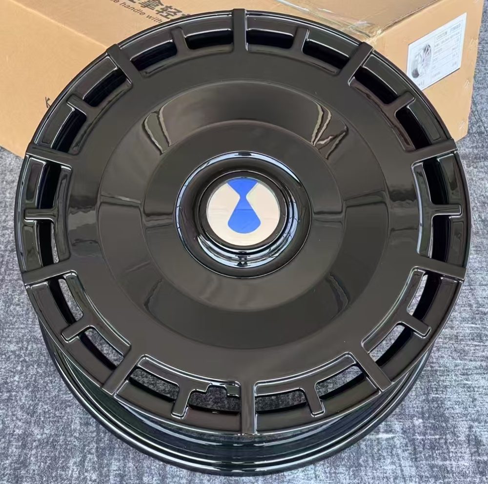 Кованые диски Ju-Tuning RGWC3256 серебристый R20 5x120 на AITO, Li Auto, Xiaomi, Zeekr