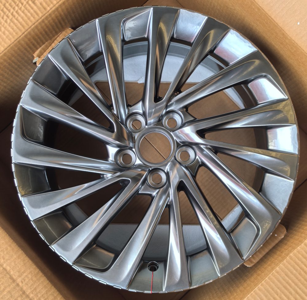 Кованые диски Ju-Tuning RGWX0247 чёрный глянец повышенного блеска R18 5x114.3 на Camry, RAV4, Lexus