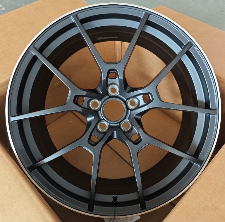 Кованые диски Ju-Tuning RGWC222 чёрный мат R19 5x112 — фото 2